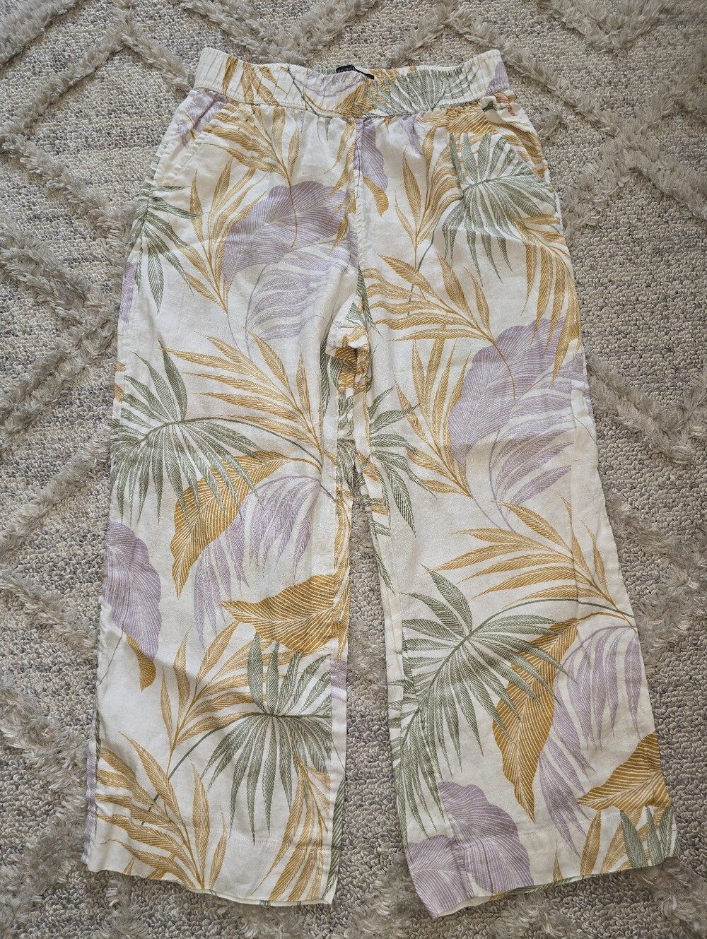 Tahari 100% Linen Women's size Medium Wide Leg Ankle Tropical Print Resortwear